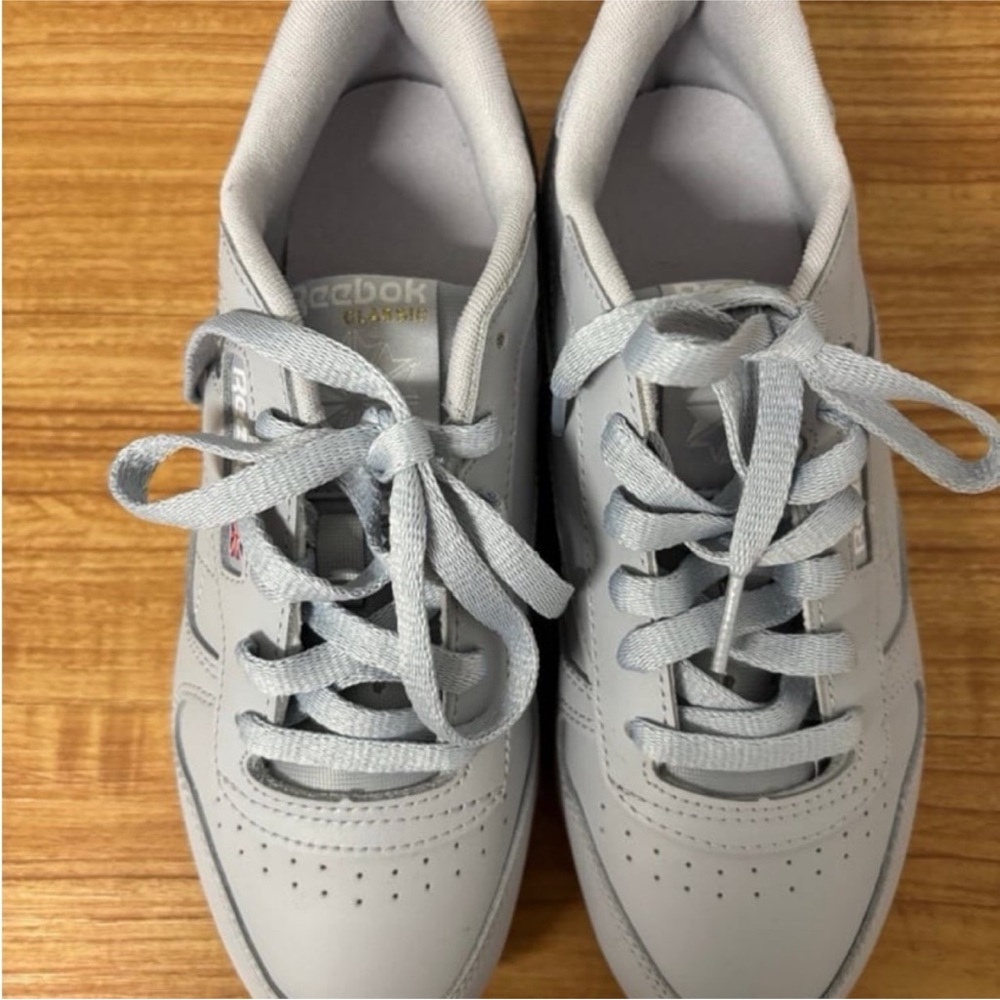 Reebok Sneakers